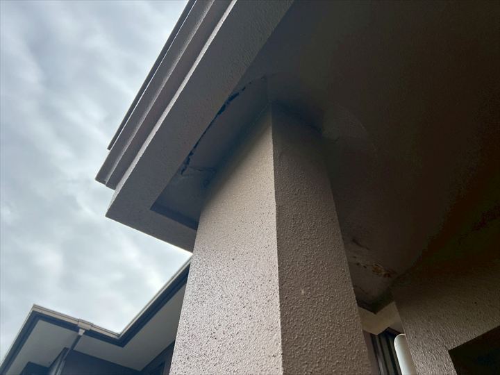 玄関軒天の水跡