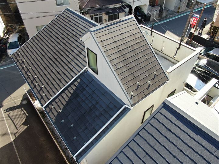 棟板金を含む屋根全体