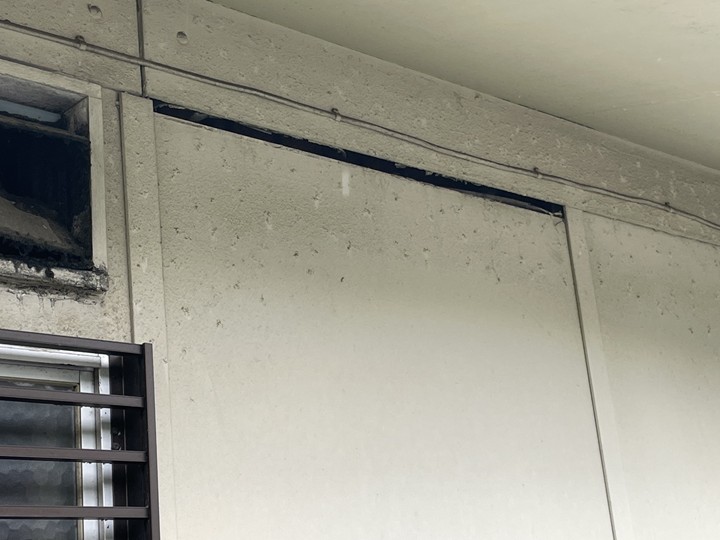 ズレた場所が穴になってしまっている