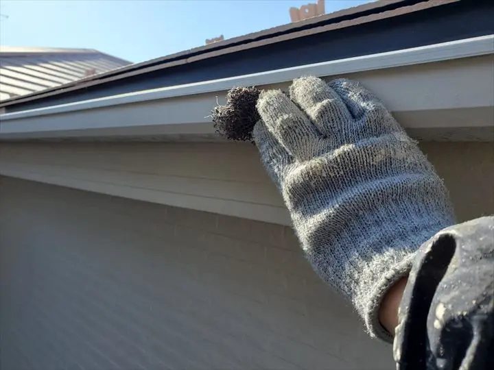 鉄部のケレン作業