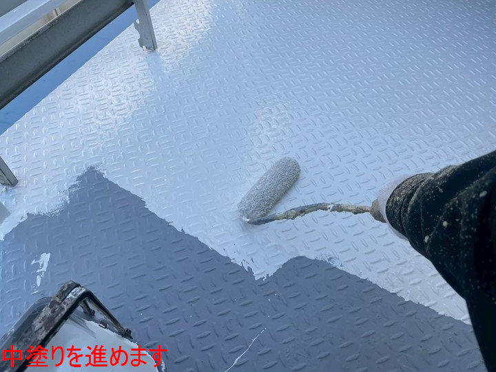 中塗りを進めます