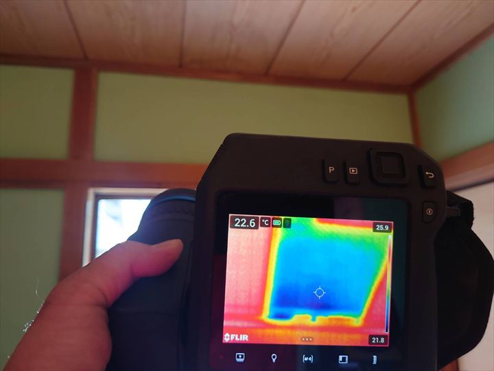 赤外線カメラで水漏れの発生を確認
