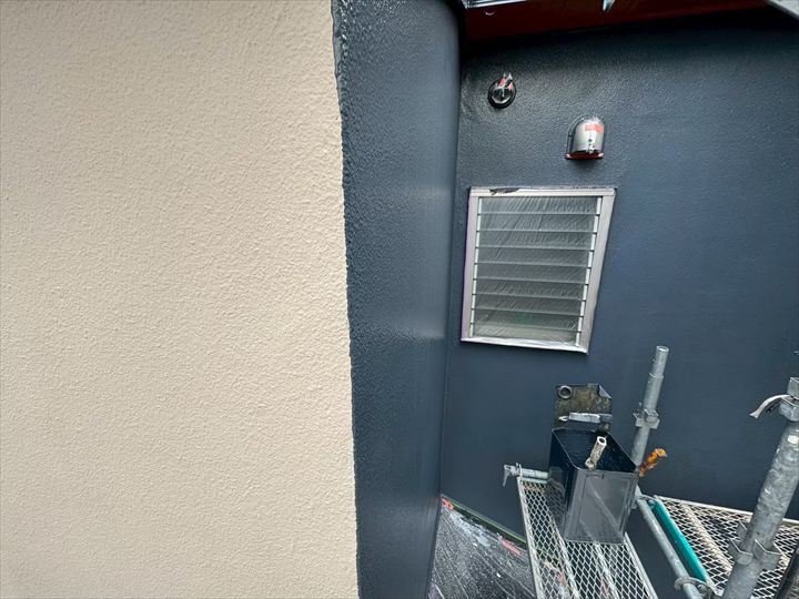 濃色仕上げのためのカラートップ塗装（スレートグレー）