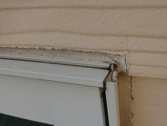 窓枠のサッシ