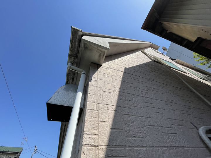 軒天に溜まった汚れ