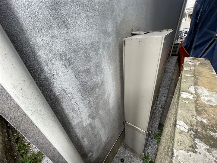 傷んだモルタル外壁