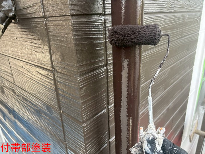 縦樋の付帯部塗装
