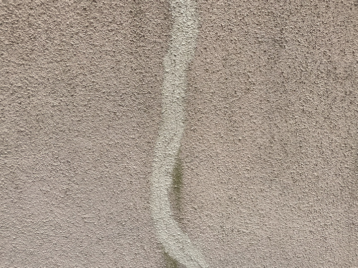 ひび割れの補修跡