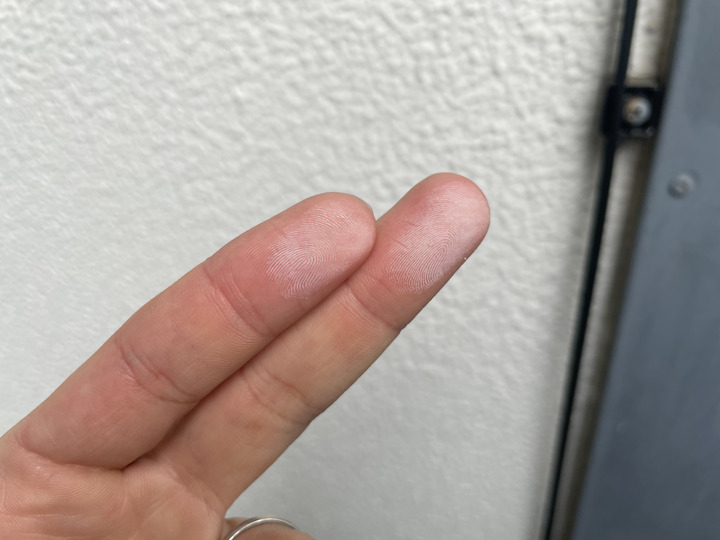 チョーキングで粉が付いている外壁