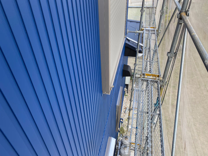 軽量なガルバリウム鋼板