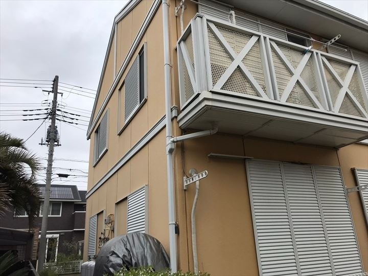 アパート外観の色褪せ