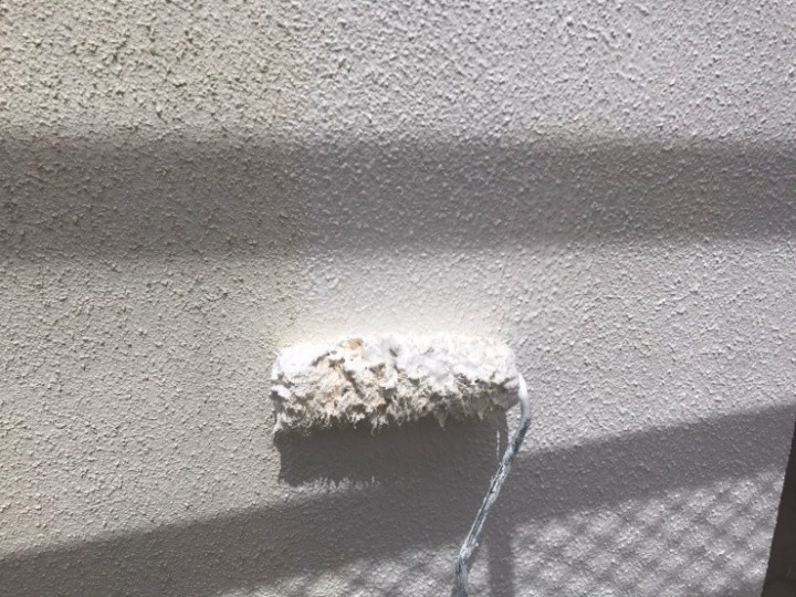 下塗り作業の様子