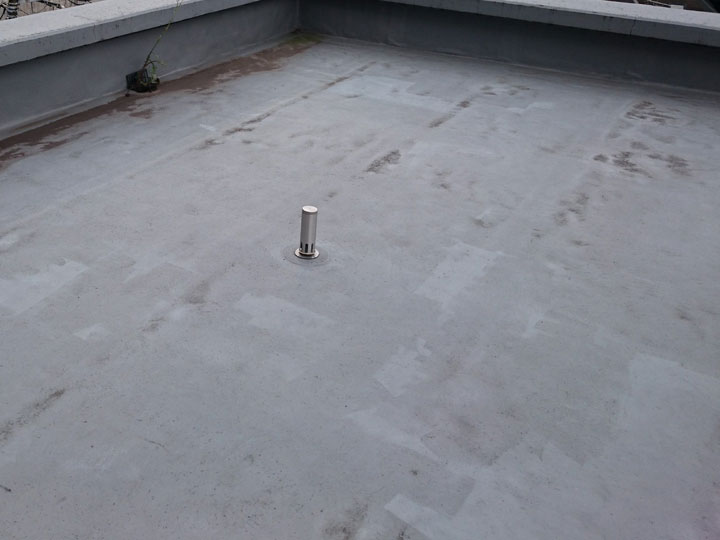 継ぎ目が劣化で目立ち始めています