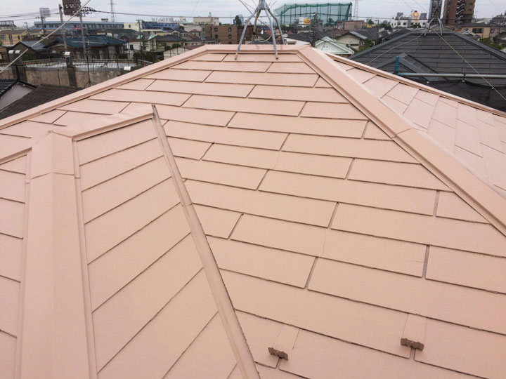 サーモアイSiのクールビンテージローズで塗装したスレート屋根