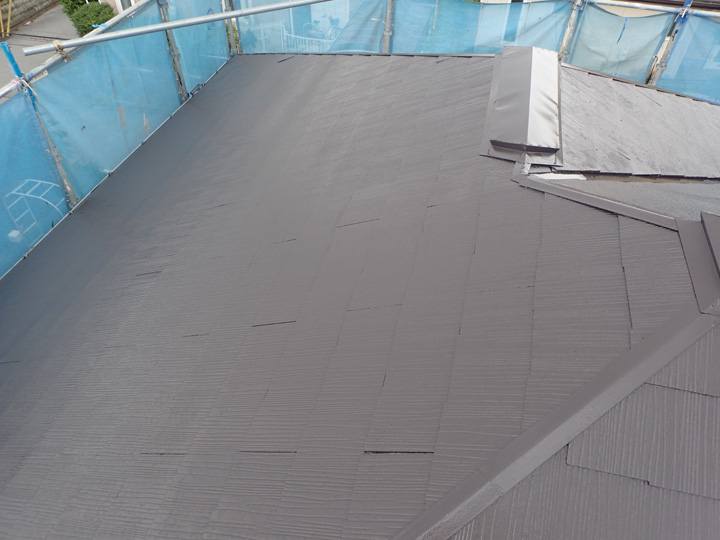 ファインパーフェクトベストのコーヒーブラウンで塗装したスレート屋根