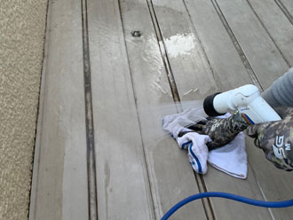 歩行床の清掃と散水テスト