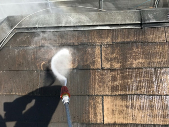 屋根を高圧洗浄